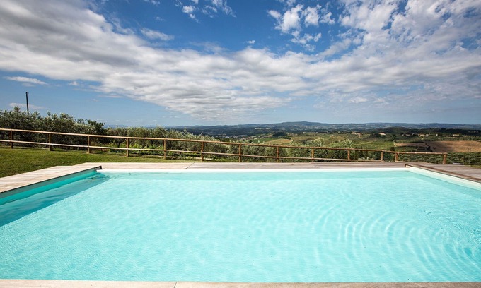 Poggibonsi Apartment | Cosy apartment for 6 people with pool, A/C, WIFI, TV and panoramic view, close to San Gimignano