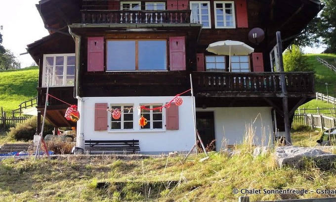 Schoenried Apartment | Cosy apartment for 7 people with WIFI, balcony, pets allowed and parking