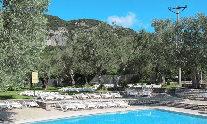 Corno Apartment | Cosy apartment for 7 people with pool, WIFI, TV, terrace and parking