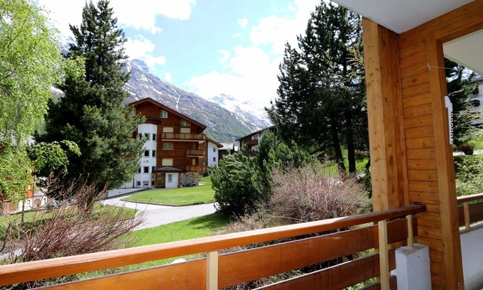 Saas-Fee Apartment | Cosy apartment for 8 guests with WIFI, TV and balcony