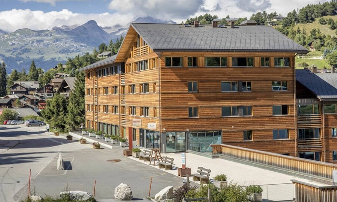 Vercorin Apartment | Cosy apartment for 8 people with WIFI, hot tub, TV, pets allowed and parking