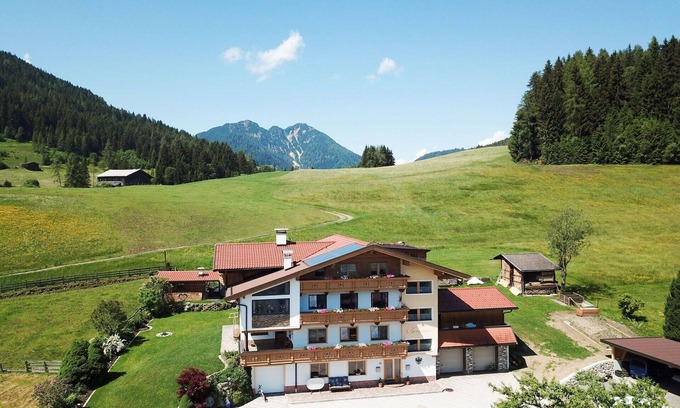 Wildschoenau Apartment | Cosy apartment for 4 people with WIFI, TV, balcony and parking