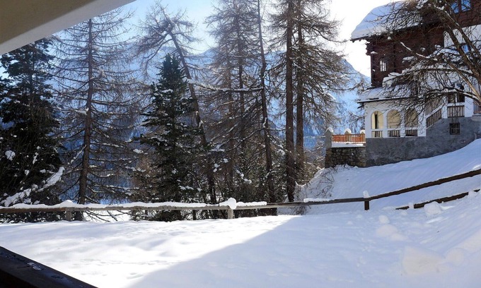 St. Moritz Apartment | Cosy apartment for 4 people with WIFI, TV, balcony and parking