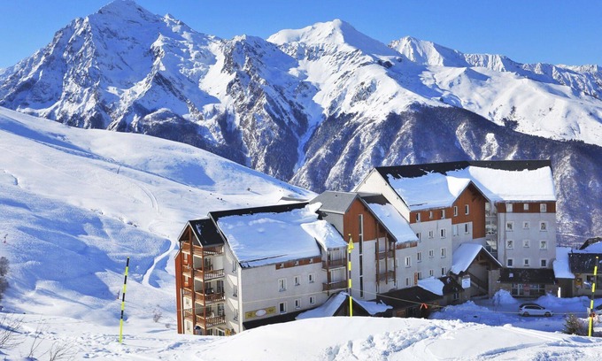 Germ Apartment | Cosy apartment for 6 guests with pool, hot tub, WIFI, TV, balcony and pets allowed