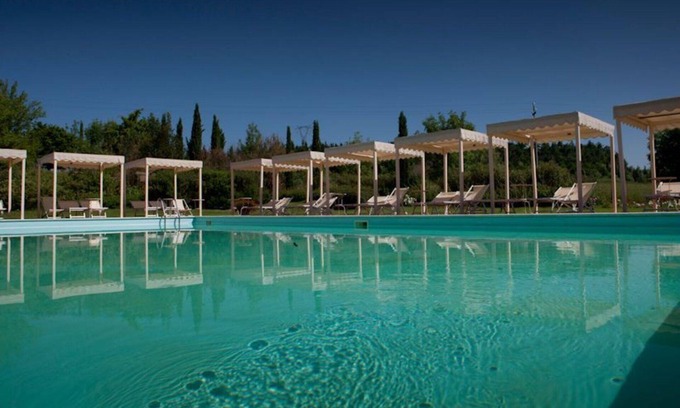 Empoli Apartment | Cosy apartment for 2 people with WIFI, A/C, pool, TV and parking