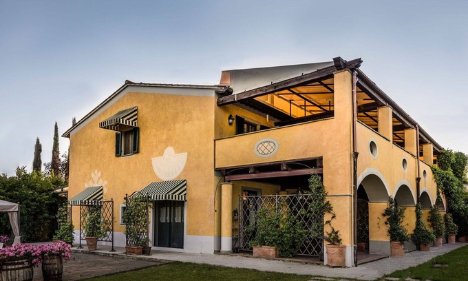Montespertoli Apartment | Cosy apartment for 4 guests with pool, WIFI, TV and parking