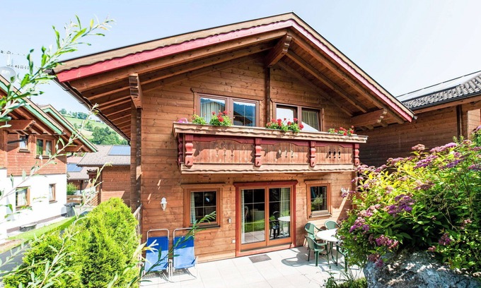 Niederau House | Cosy apartment in villa for 6 people with WIFI, TV, terrace, pets allowed and parking