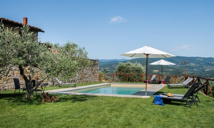 Pontassieve House | Cosy apartment in villa for 4 guests with WIFI, pool, A/C, TV, patio, panoramic view and parking