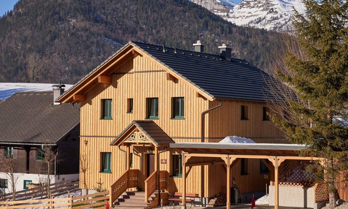 Bad Aussee Villa | Cosy apartment in villa for 2 guests with WIFI, TV, patio, panoramic view and parking