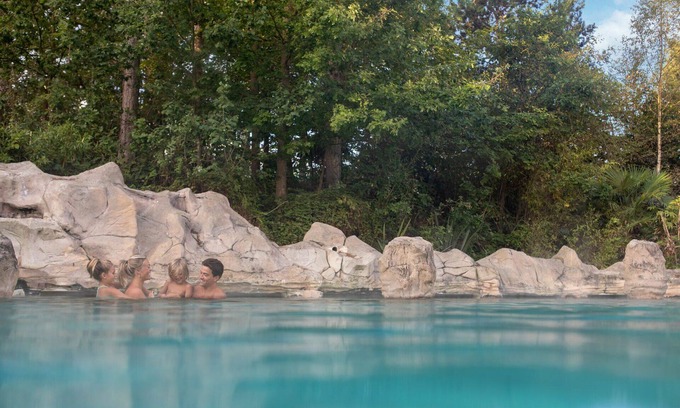 Les Barils House | Cosy apartment in villa for 4 people with hot tub, WIFI, pool, TV, terrace and parking