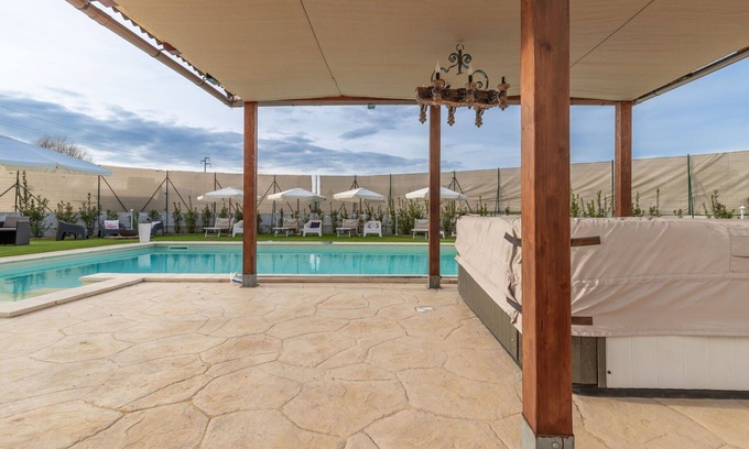 Osimo Villa | Cosy apartment in villa with private pool, A/C, WIFI, TV and parking, close to Porto Recanati