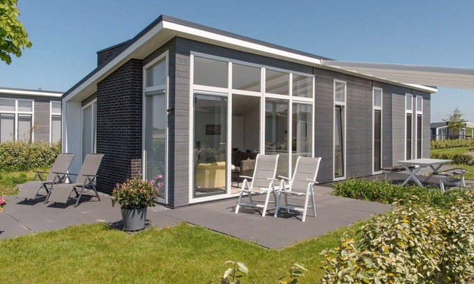 Wemeldinge House | Cosy apartment in villa for 6 guests with WIFI, TV, terrace, panoramic view and parking