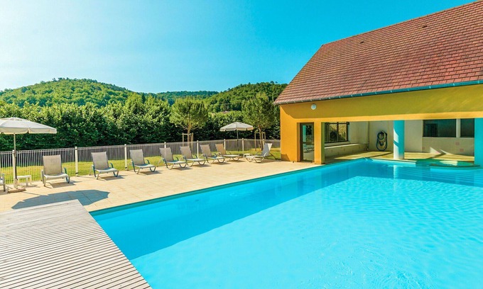 Montignac House | Cosy apartment in villa for 4 people with pool, WIFI, TV, terrace, pets allowed and parking