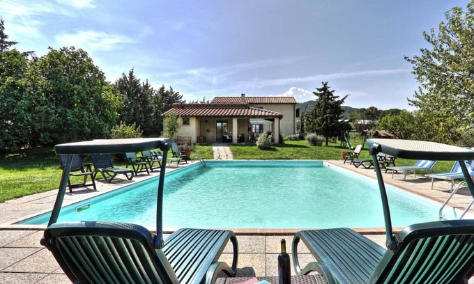 Pomarance Villa | Cosy apartment in villa for 5 guests with pool, WIFI, TV and balcony