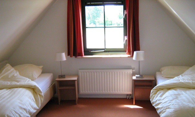 Bant House | Cosy apartment in villa for 6 people with WIFI, TV, pets allowed and parking