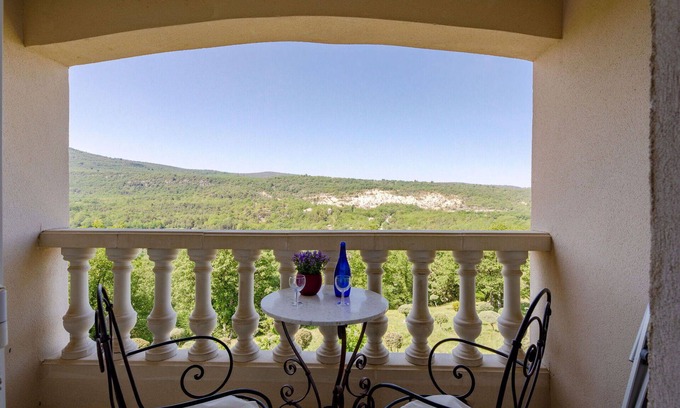 Bauduen Villa | Cosy apartment in villa for 6 people with WIFI, TV, balcony, pets allowed and panoramic view