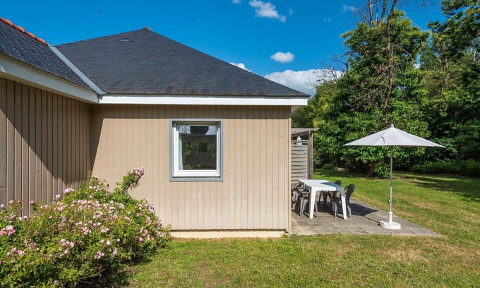 Saumur House | Cosy apartment in villa for 5 guests with internet, pool, TV, terrace, pets allowed and parking