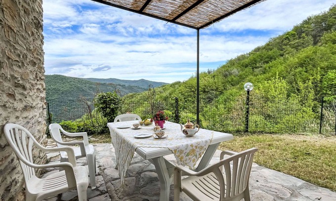 Valloria Apartment | Cosy apartment for 4 guests with pool, WIFI, patio, pets allowed, panoramic view and parking