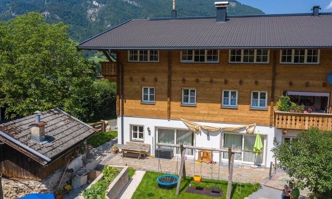 Lofer Apartment | Cosy apartment on farm near ski lift in Lofer