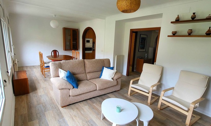 Portbou Apartment | Cosy apartment to discover Costa Brava. Walking distance to the beach.