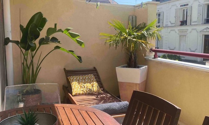 Noisy-le-Grand Apartment | Cosy Apartment With Large Terrace South