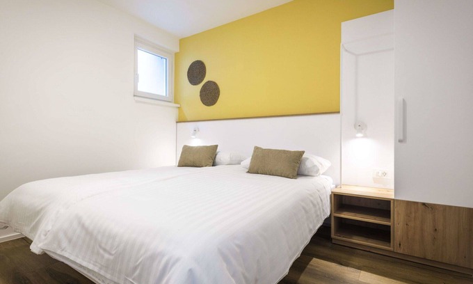 Strunjan Apartment | Cosy apartment with A/C, pool, WIFI, TV, terrace, pets allowed, panoramic view and parking
