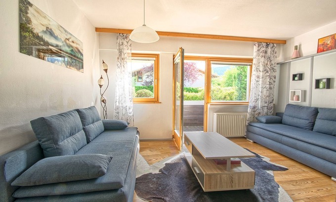 Maishofen Apartment | Cosy apartment with access to a private-bathing area