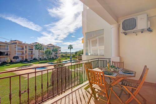 Quarteira Apartment | Cosy Apartment with Pool 1