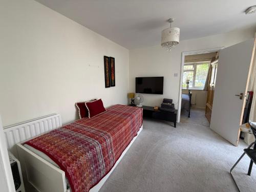 Guildford House | Cosy Apartment with Private Access and Kitchenette in Guildford