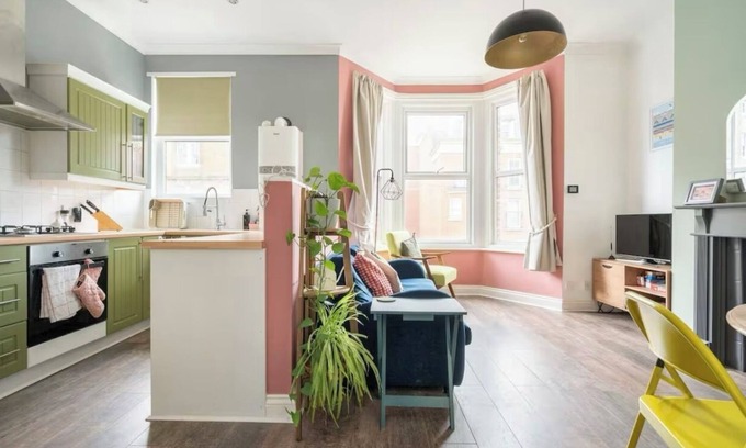 Margate Apartment | Cosy apartment within a 1 min walk to the beach!
