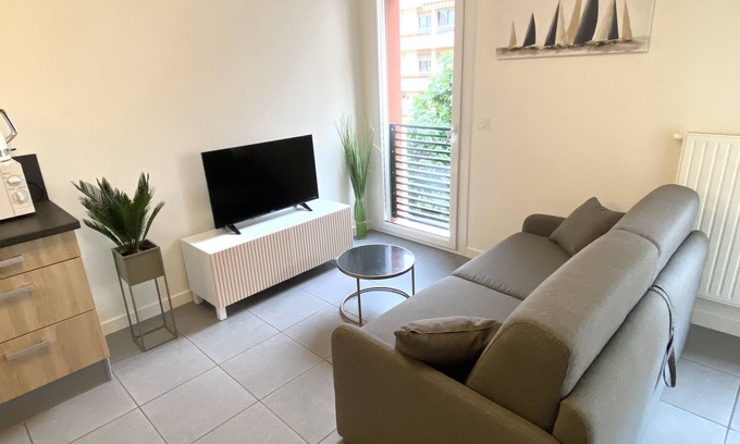Thonon-les-Bains Apartment | Cosy appartement 1 room; 5 minutes foot to downtown and thermal center.