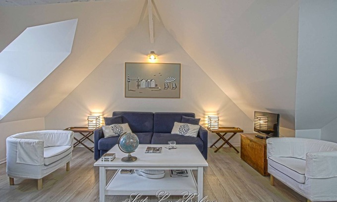 Honfleur Apartment | Cosy attic Apt w/separate bedrm in the heart of Old Honfleur - Suite La Baleine ★
