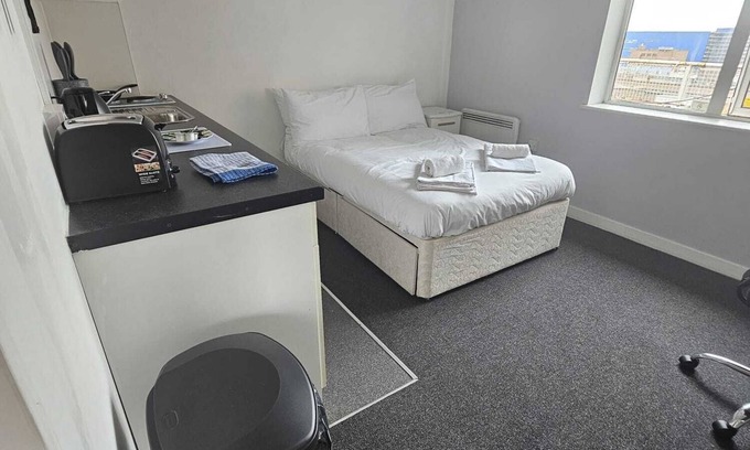 Coventry City Centre Apartment | Cosy & Bright Budget Studio in Central Coventry