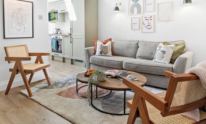 Southsea House | Cosy & Bright Home with Backyard in Southsea Portsmouth