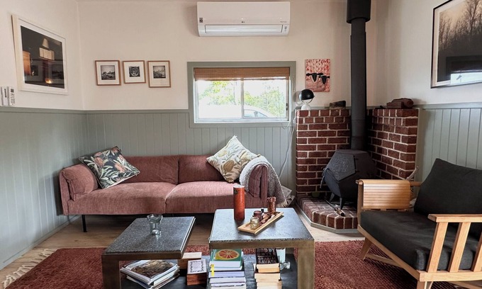 Hill Top House | Cosy bungalow on 5 acres in the Southern Highlands