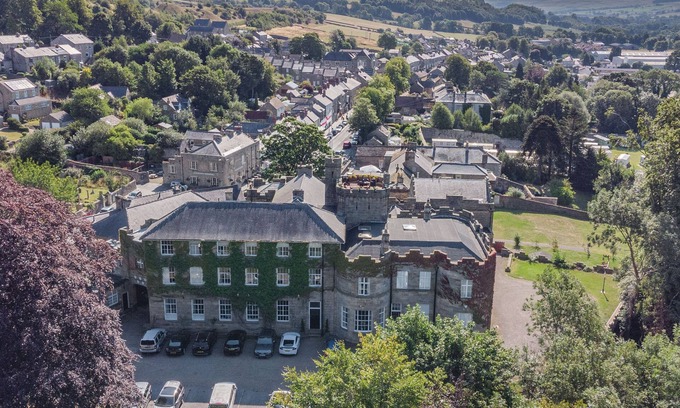 Stanhope Cottage | COSY CAVE STANHOPE CASTLE, pet friendly, with hot tub in Stanhope