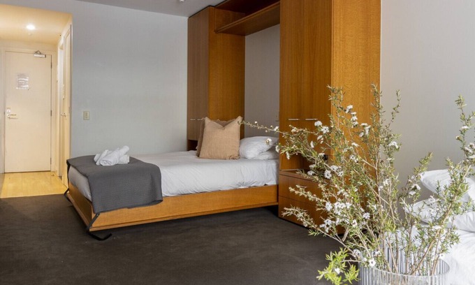 Auckland Central Business District Apartment | Cosy City Center studio w/balcony