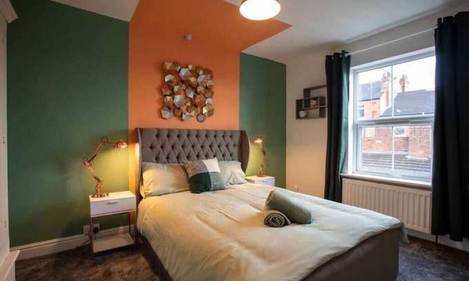 Lincoln House | Cosy City Centre Summ