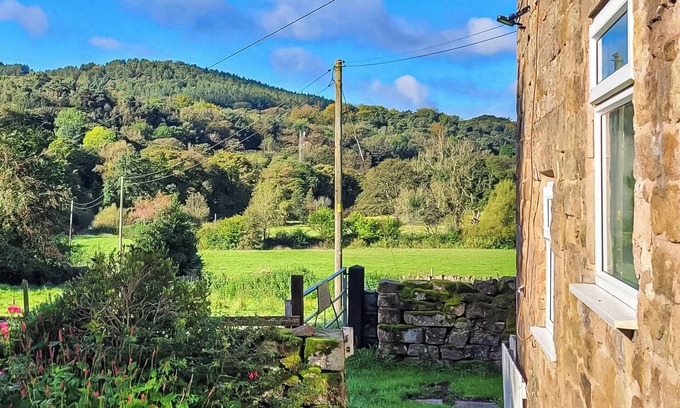 Crich Cottage | Cosy, clean, sleeping three in a kingsize bed and single in a separate room.
