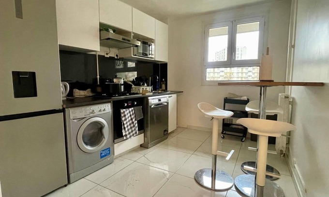 Aulnay-sous-Bois Apartment | Cosy, comfortable room close to Charles de Gaulle airport ✨