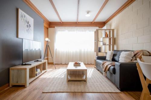East Launceston Apartment | Cosy & Convenient: WiFi =& Parking