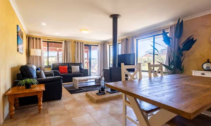Kronkup Cottage | Cosy cottage Honeyeater, Rural retreat close to Beautiful Beaches