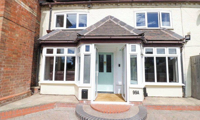 Harvington Cottage | COSY COTTAGE IN HARVINGTON, pet friendly in Harvington