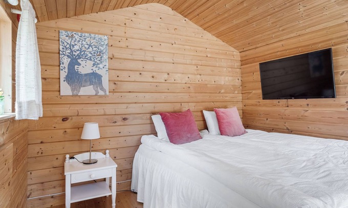 Djurhamn Cabin | Cosy Cottages Close To Water