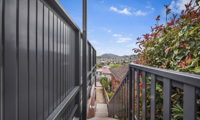 Lindisfarne Apartment | Cosy Cottesloe - Mount Wellington View