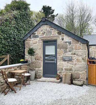 Chysauster House | Cosy country getaway, 5 mins from the sea