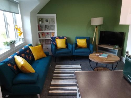 Inverness City Centre Apartment | Cosy Crown 1 bedroom flat for up to 4 guests