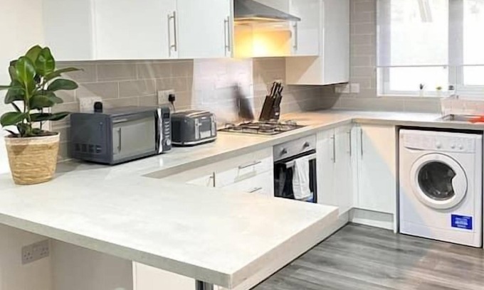 Cheetham Hill House | Cosy Double Private Bedroom in a shared house