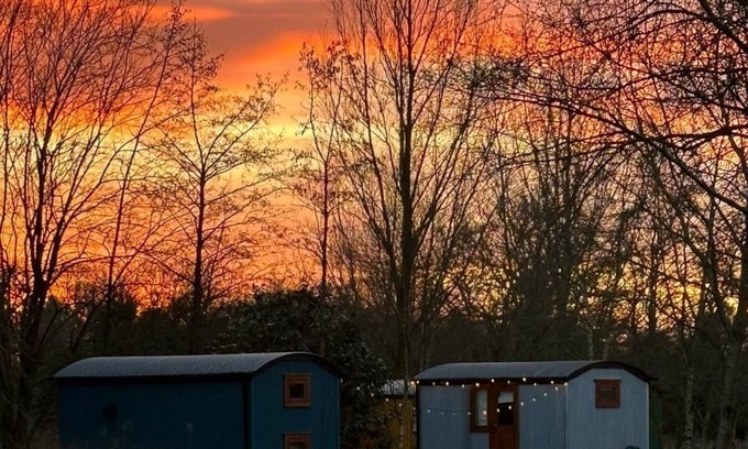 Higher Walton Cabin | Cosy en suite shepherd hut on the grounds of Historic building Samlesbury Hall