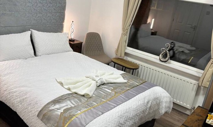 Doncaster House | Cosy Ensuite Room 4 (self check-in) Doncaster